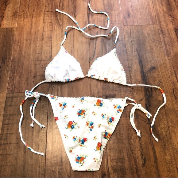 Agua Doce Cheeky Brazilian Bikini set small floral - Picture 6 of 9